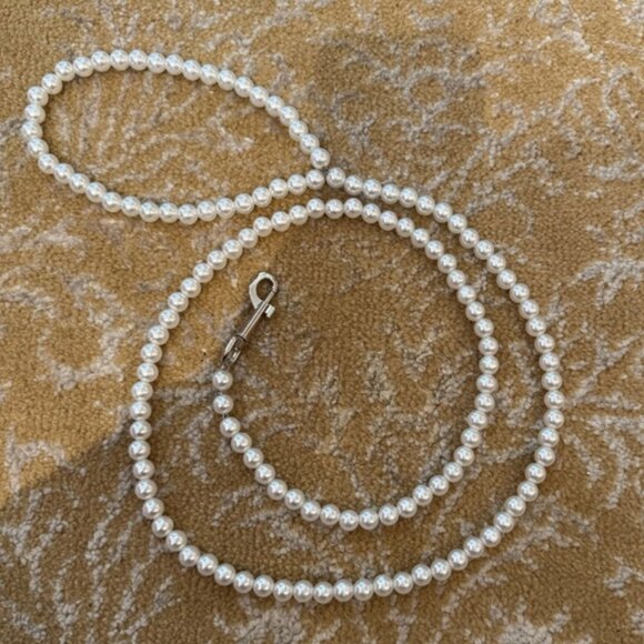 TWO leashes - 1 Pearl & 1 Gold with rhinestones - Picture 6 of 8